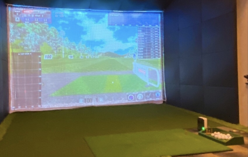 indoor golf 7’s CLUB　予約画面　内装　画像